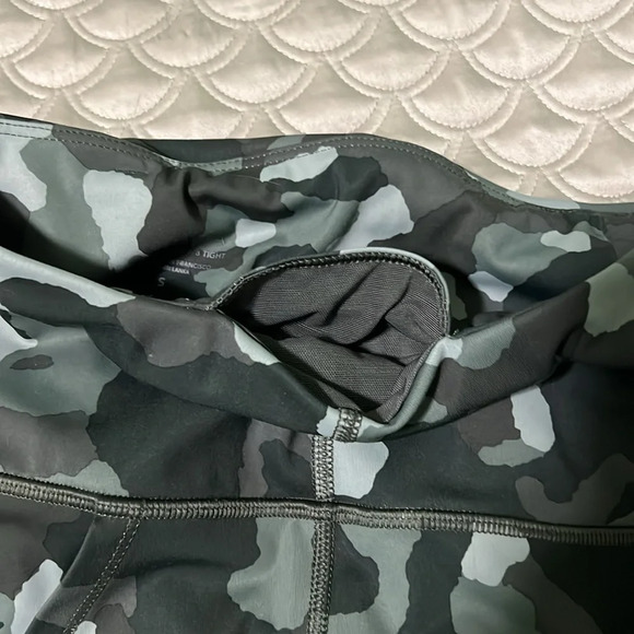 Athleta Lightning Camo 7/8 Tight- S - Picture 6 of 8
